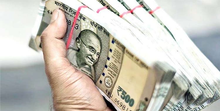 Hazaribagh News : डोभा बनाया नहीं, बोर्ड लगाकर कर ली योजना के पैसे की निकासी