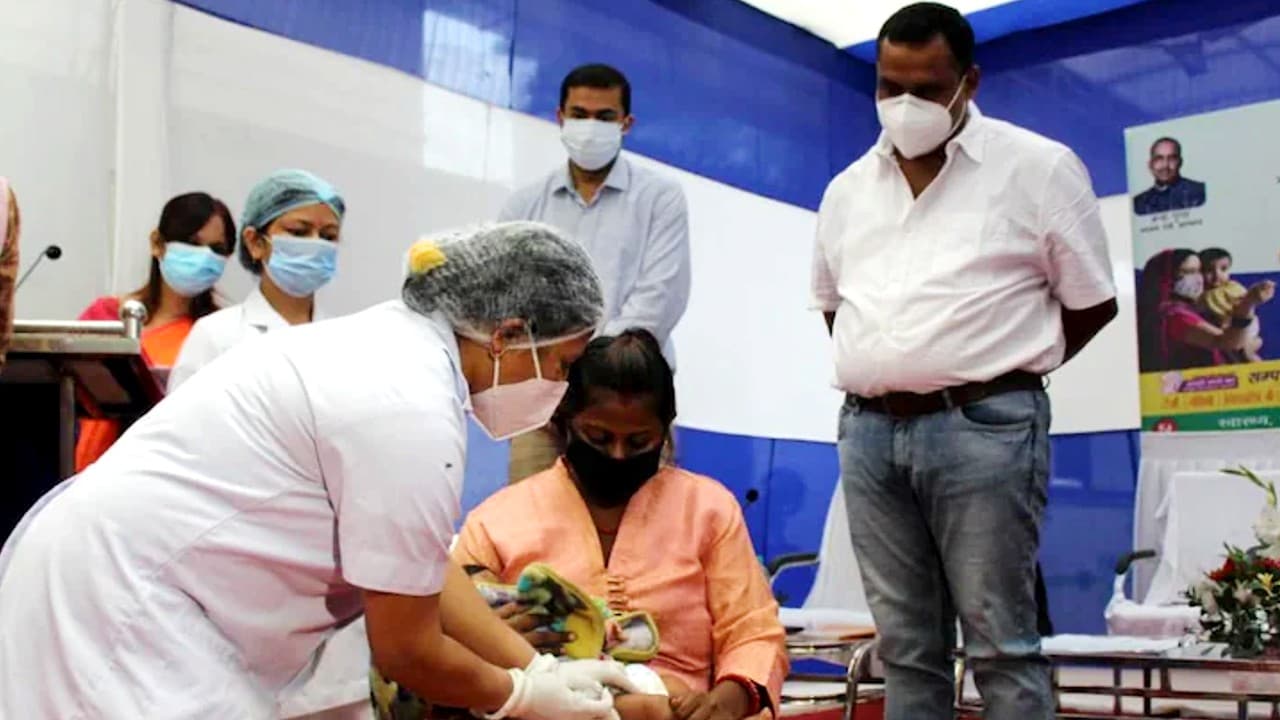 NFHS-5 Jharkhand: झारखंड में बच्चों को बीमारियों से बचाने के लिए तेजी से चला टीकाकरण अभियान : सर्वे रिपोर्ट
