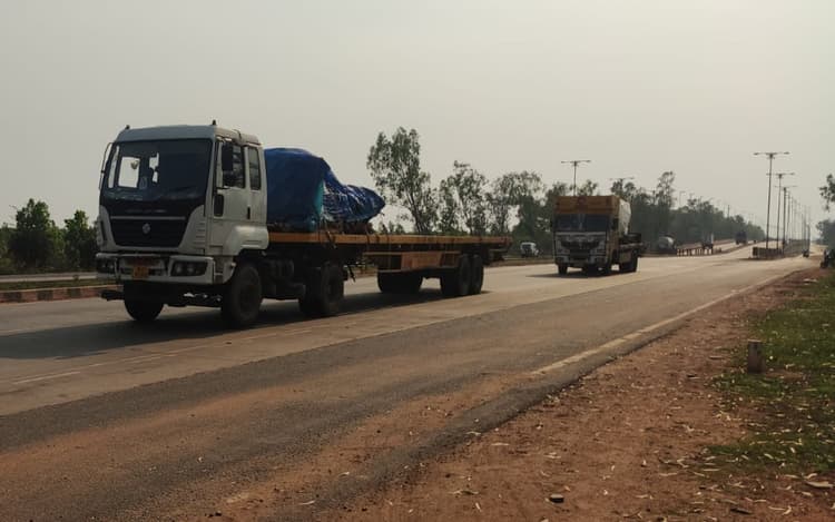 कुड़मी समाज के आंदोलन खत्म होने के साथ नेशनल हाइवे पर सरपट दौड़ने लगी गाड़ियां, एनएच-49 जाम से मुक्त