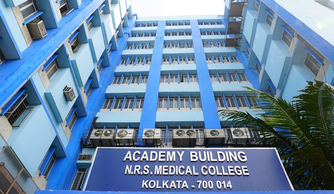 बंगाल में कोरोना का कहर जारी, वैक्सीन के लिए मचा हाहाकार, 140 सेंटर बंद