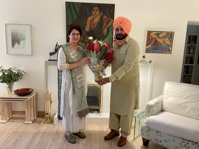 Punjab Election 2022: नवजोत सिंह सिद्धू की राह का रोड़ा बनेगा उनका ही किया ये वादा, जानें क्या है मामला