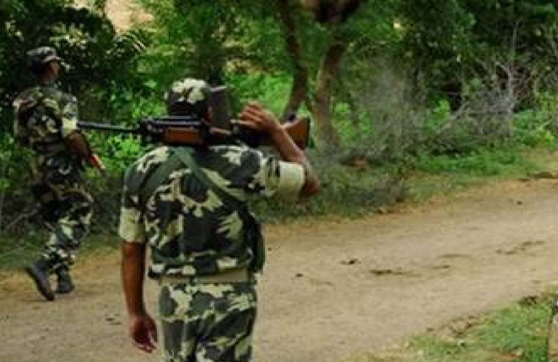 चतरा-पलामू सीमा पर CRPF कोबरा बटालियन की माओवादियों से मुठभेड़, एक नक्सली के मारे जाने की सूचना