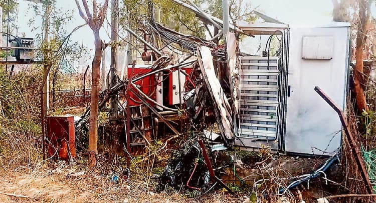 Jharkhand News: गिरिडीह में नक्सलियों का तांडव, दो मोबाइल टावर उड़ाये, पोस्टरबाजी कर किया ये आह्वान