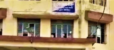 जल संकट झेल रहे कैमूर में प्रशासन ने मत्स्य विभाग से एनओसी लिये बगैर पोखर भर कर बना दिया थाना व स्कूल