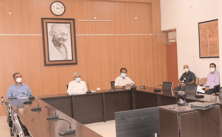 बाढ़-सुखाड़ पर सभी विधायकों से सलाह लेगी सरकार, नीतीश ने कहा- राहत कार्य में सहयोग करने वालों को दिलाएं टीका