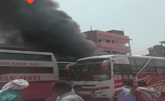 नालंदा बस स्टैंड में खड़ी दो बसों में लगी आग, चंद घंटों बाद रांची के लिए खुलनेवाली थी बस