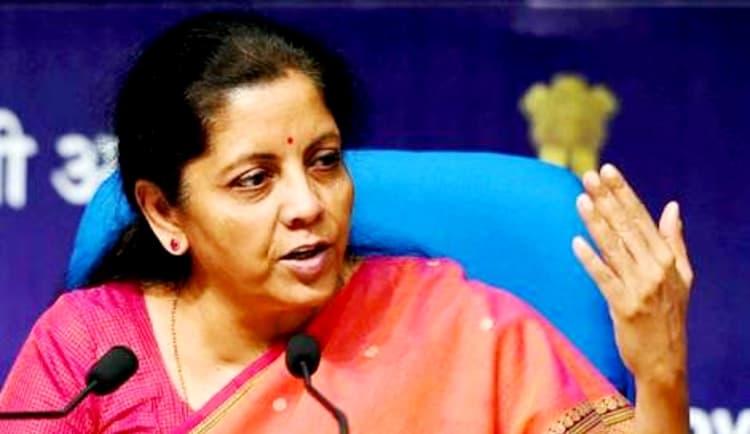 Petrol Rate: पेट्रोल-डीजल की कीमतों में नहीं होगी कमी, निर्मला सीतारमन ने बढ़ी कीमतों के लिए यूपीए को कोसा