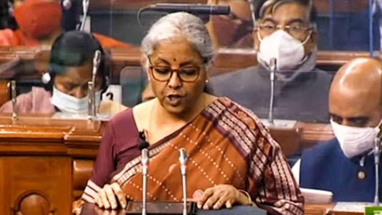 Union Budget 2022 Updates: मोदी सरकार के आम बजट में नौकरीपेशा वर्ग को कुछ नहीं मिला