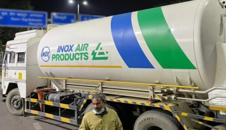 Jharkhand में Oxygen Crisis से मरीजों की टूट रहीं सांसें, इधर, दिल्ली-भोपाल से ऑक्सीजन लेने राज्य पहुंचे तीन टैंकर