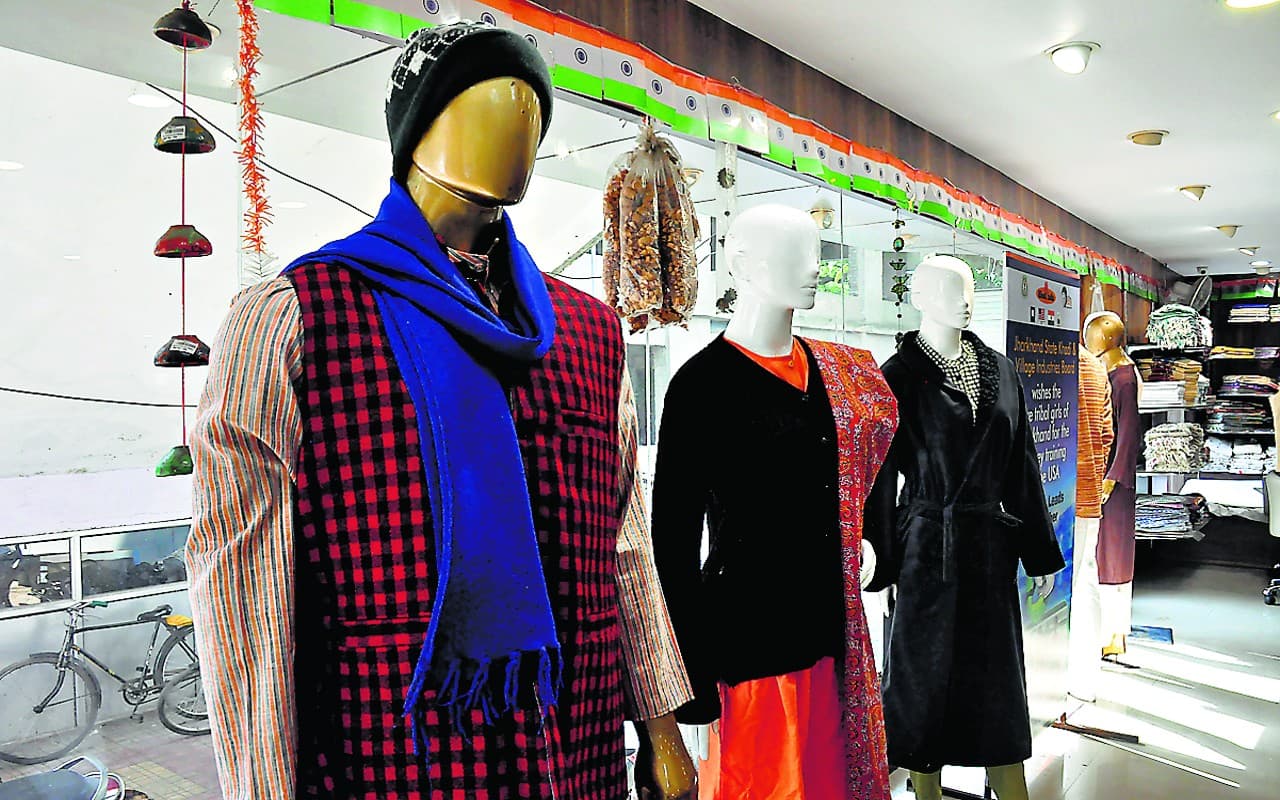 झारखंड खादी ग्राम उद्योग और झारक्राफ्ट में मौजूद हैं विंटर फैशन के कलेक्शन, देखें तस्वीरें