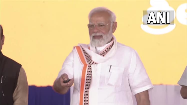 PM मोदी ने बेंगलुरु-मैसूर एक्सप्रेसवे का किया उद्घाटन, कहा- कांग्रेस को गरीबों के दुख से नहीं पड़ता कोई फर्क