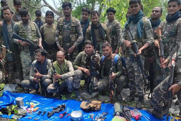 झारखंड: पुलिस-नक्सली मुठभेड़, हथियार व गोलियां बरामद, भाग निकला 15 लाख का इनामी टीपीसी कमांडर आक्रमण गंझू