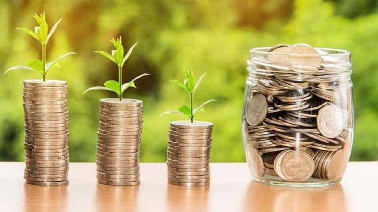 PPF और अन्य छोटी बचत योजनाओं पर ब्याज दर बढ़ा सकती है सरकार, जानें कितना होगा फायदा