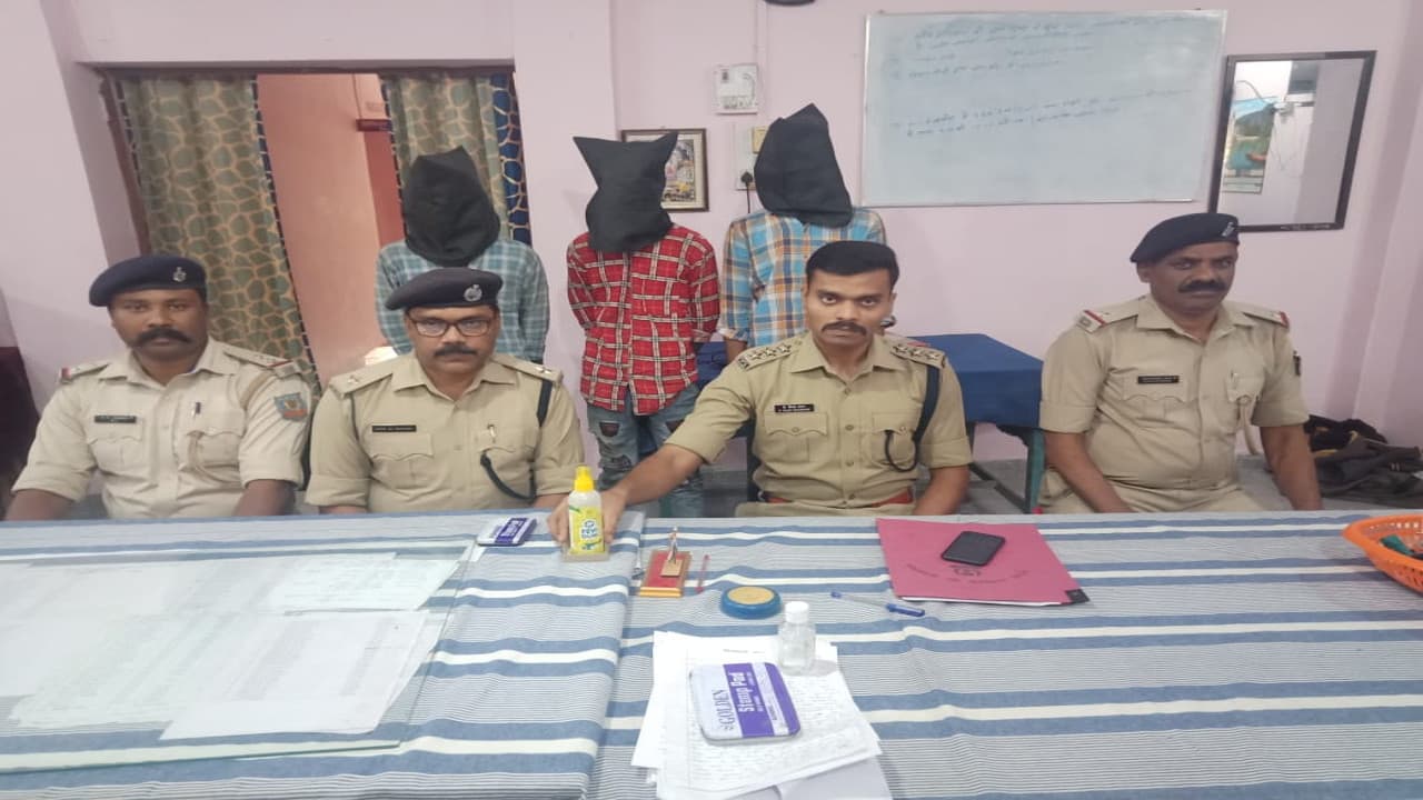 Jharkhand Crime News : रंगदारी के लिए पलामू के एक दुकान में आग लगाने के मामले का खुलासा, कर्मचारी ही निकला आरोपी