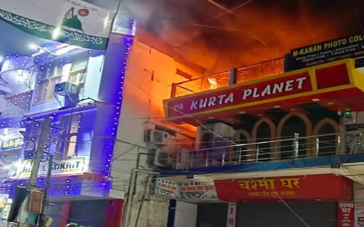 Jharkhand: मेदिनीनगर में रॉकेट की वजह से लगी आग, लाखों का नुकसान