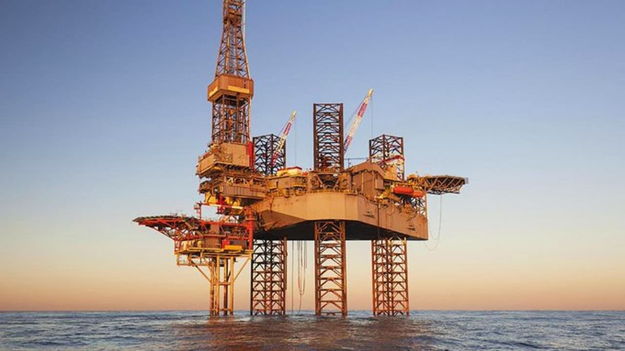 पारिख समिति ने सरकार को सौंपी रिपोर्ट, गैस की कीमत तय करने के लिए कंपनियों को खुली छूट देने की सिफारिश