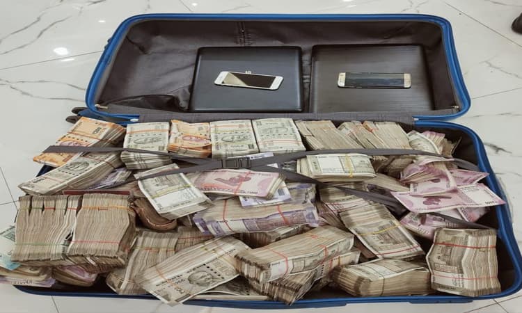 दुर्गापूजा के दौरान पार्क स्ट्रीट के एक घर से मिले 1.62 करोड़ रुपये, STF की टीम ने किया जब्त