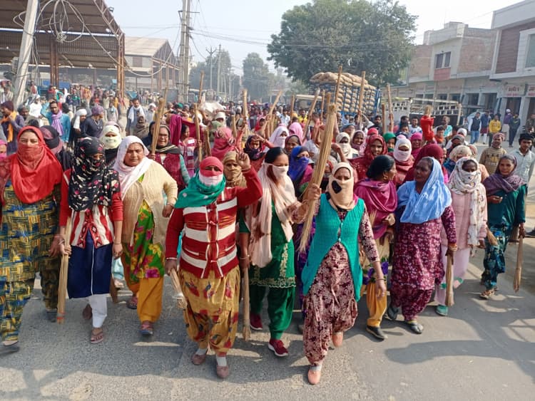 Haryana: महिला मजदूरों को मंडी में घुसने से रोकने पर भारी बवाल, जमकर मारपीट, तीन महिलाएं घायल