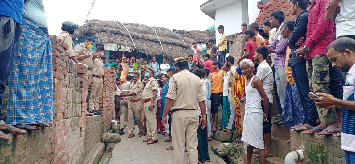 नफरत और नशे का नतीजाः सौतेले बेटे को मारने की नीयत से किया हमला, पत्नी बचाने आई तो काट डाला