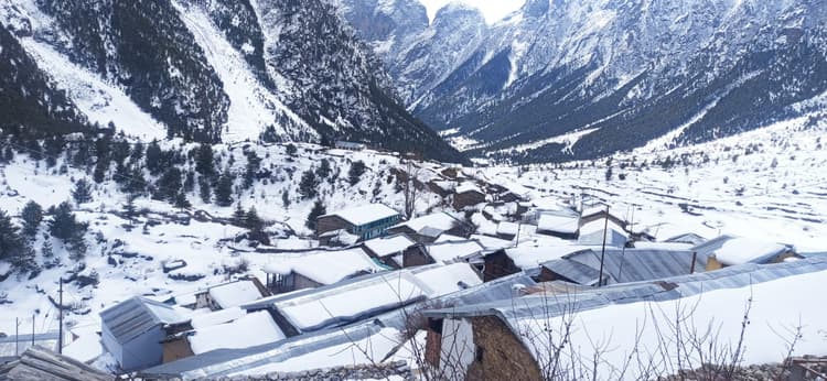 उत्तराखंड: बर्फ की चादर से ढकी चीन की सीमा से सटी घाटी, जोखिम के बीच निगरानी में जवान