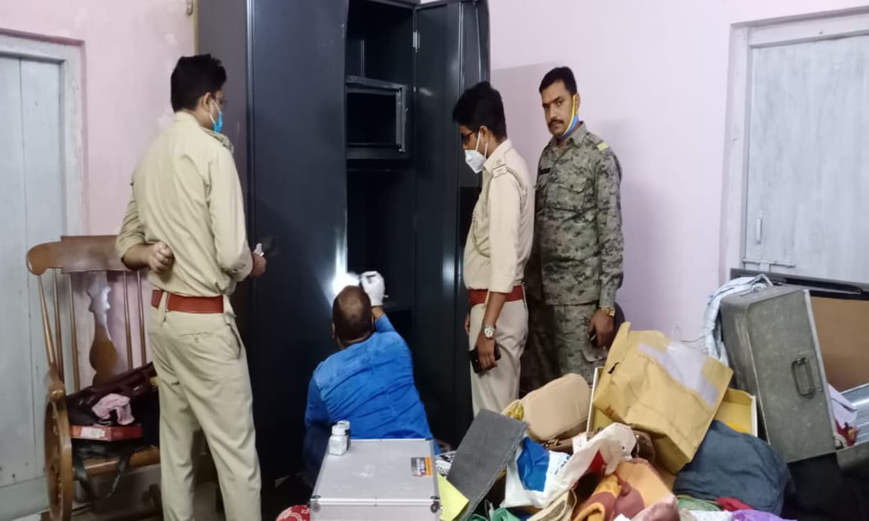 सीसीएल अधिकारी की पत्नी- पुत्र को बंधक बनाकर अपराधियों ने की डकैती