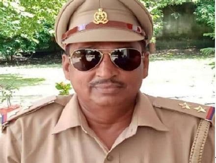 Fatehpur News: फतेहपुर में चेकिंग कर रहे दारोगा पर चढ़ा दी बाइक, 50 मीटर तक घसीटेे जाने से हो गई मौत