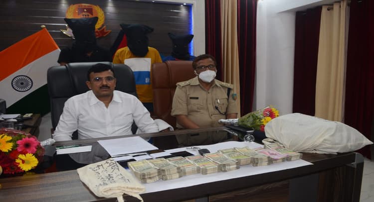 Jharkhand Crime News: 9 लाख रुपये से अधिक के छिनतई मामले में कंपनी का कर्मी ही निकला साजिशकर्ता