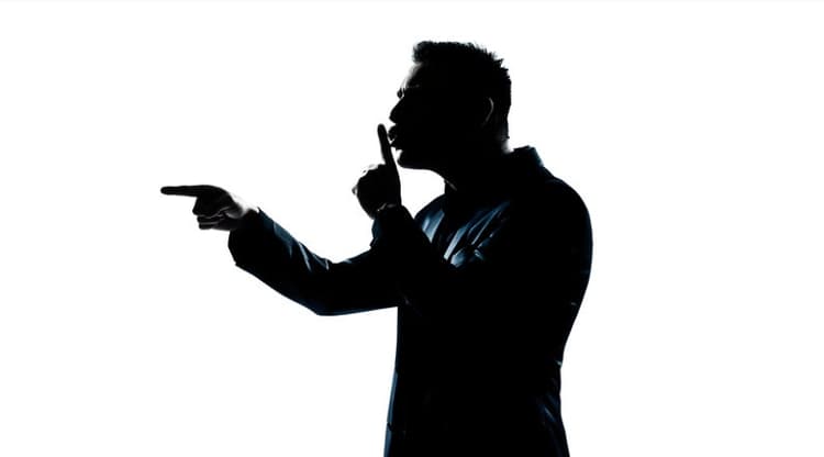 फर्जी पत्रकार बन युवक ने प्रधान शिक्षिका को धमकाया, पुलिस ने दबोचा