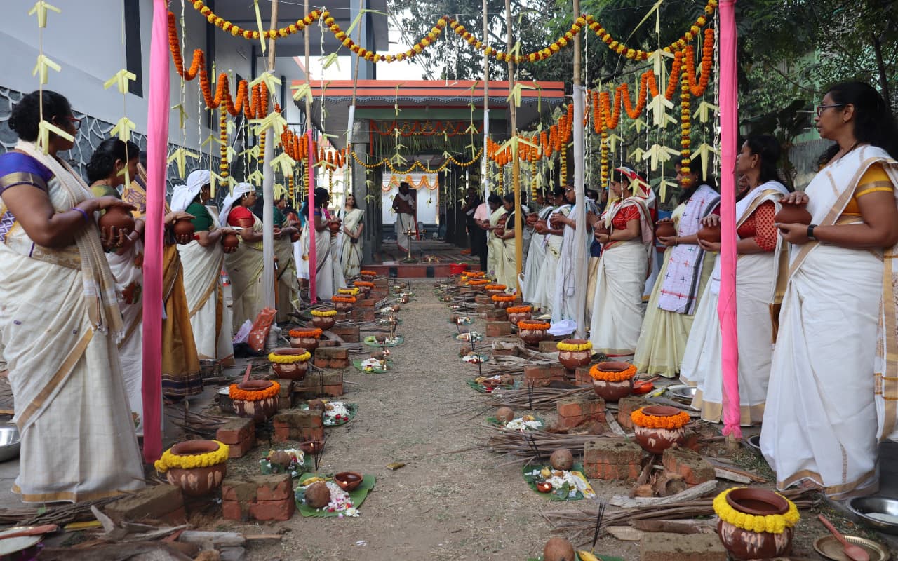 Jharkhand News: मिट्टी के कलश में चावल, गुड़ और नारियल से बना खीर, बोकारो में पोंगल पूजा की शुरुआत