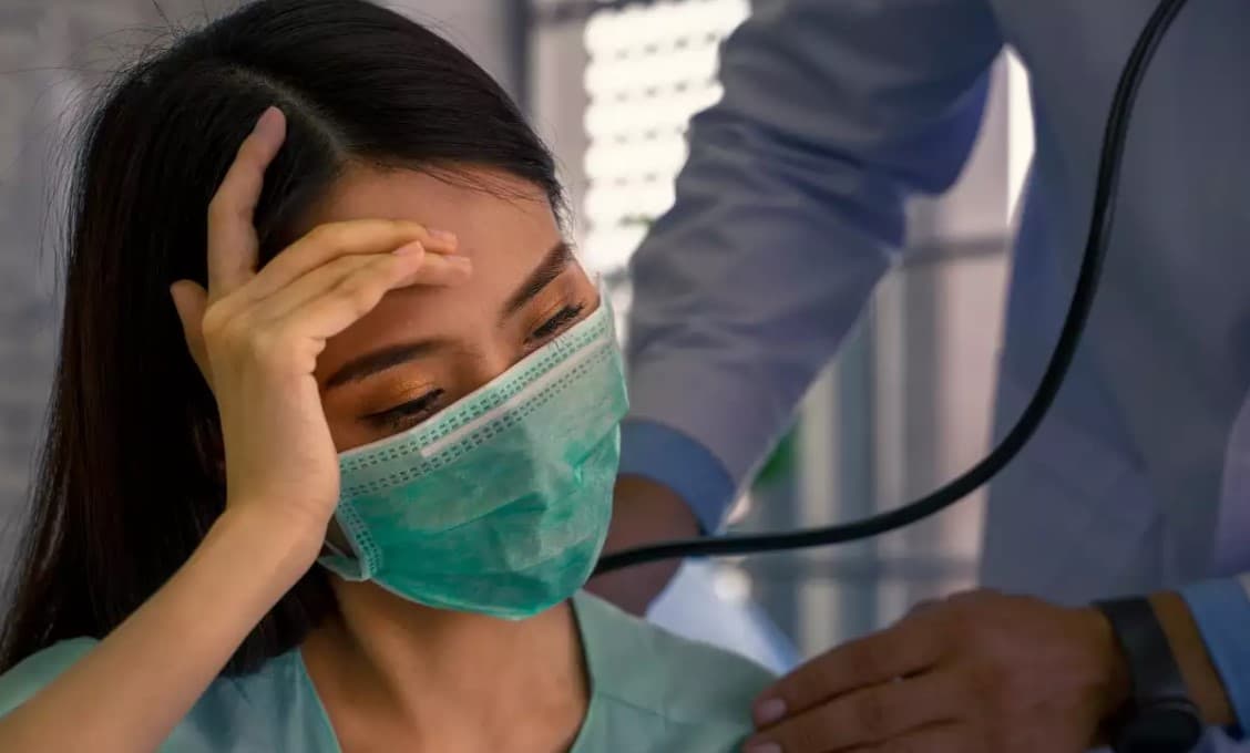 Post Covid Symptoms: कोरोना से ठीक होने के बाद भी चलने पर फूल रही सांस, खड़े होने पर आ रहा चक्कर, कमजोर है अधिक तो सावधान, अपनाएं ये उपाय