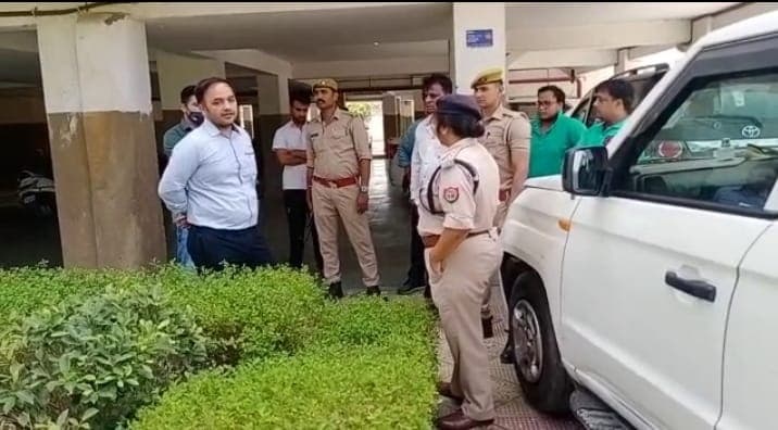 Agra News: लिव-इन में रह रही महिला के हाथ बांधकर बिल्डिंग से फेंका नीचे, दर्दनाक मौत, तीन आरोपी गिरफ्तार