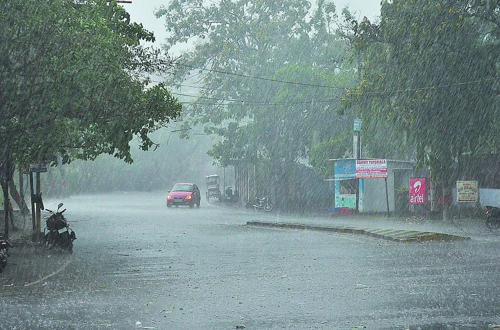 Weather Forecast Jharkhand : झारखंड में बढ़ी गर्मी व उमस के बीच कब से होगी बारिश ? जानिए मौसम का हाल