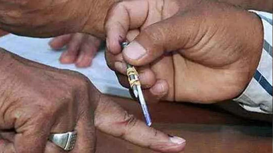 UP Election 2022: तीसरे चरण में एटा, महोबा और ललितपुर में सबसे ज्यादा तो करहल सीट पर सबसे कम प्रत्याशी