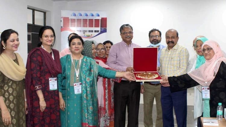 Aligarh News: रेडियोधर्मी कचरे के प्रबंधन पर एएमयू में हुआ विचार मंथन, इन मुद्दों पर की गई चर्चा