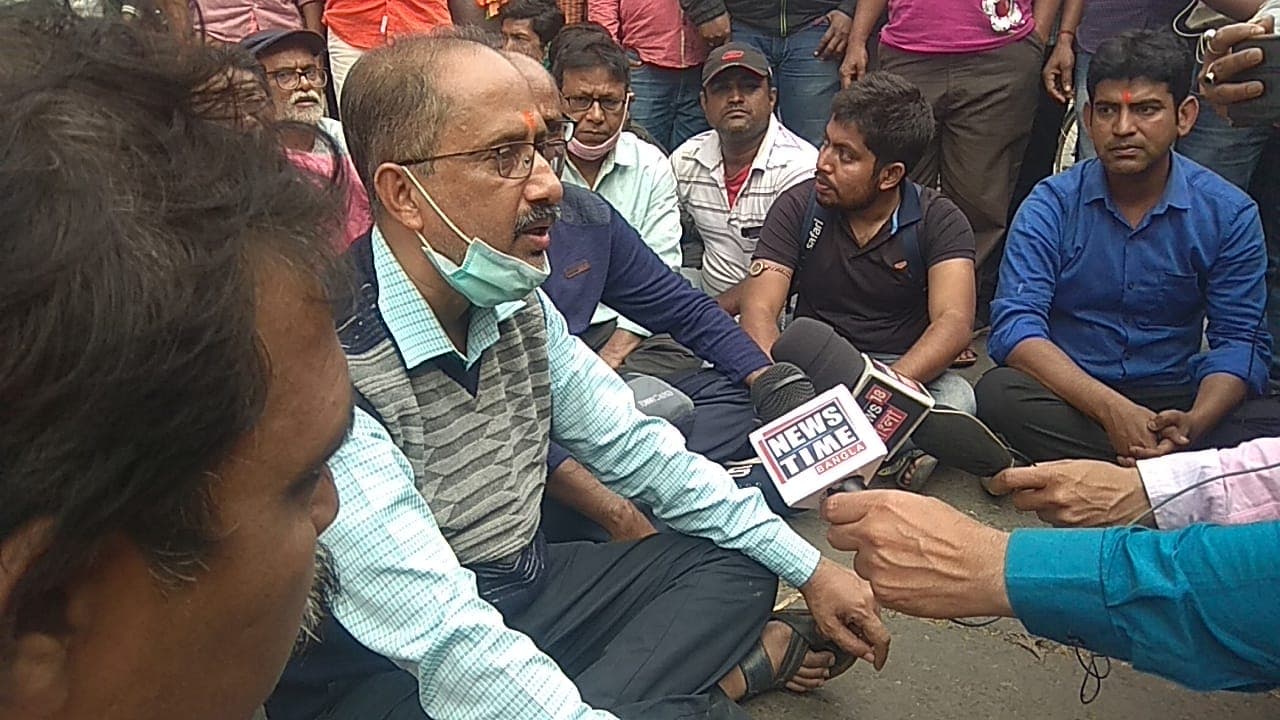 WB Chunav 2021: बाबू मास्टर उर्फ फिरोज कमल गाजी को तृणमूल छोड़कर भाजपा में शामिल होने की मिली सजा! WB Chunav 2021: बाबू मास्टर उर्फ फिरोज कमल गाजी को तृणमूल छोड़कर भाजपा में शामिल होने की मिली सजा!