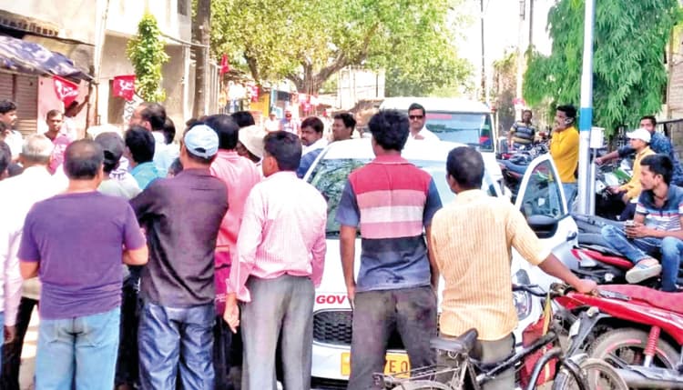 इलेक्शन के साइड इफेक्ट: पुरुलिया में चुनाव खत्म होते ही पानी को तरसे लोग, जलापूर्ति की मांग पर अंडाल में 4 घंटे सड़क जाम