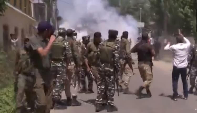 राहुल भट्ट की हत्या के खिलाफ विरोध-प्रदर्शन, कश्मीरी पंडितों की सुरक्षा पर शिवसेना ने उठाए सवाल