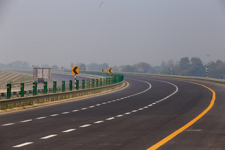 Purvanchal Expressway : गाजीपुर से लखनऊ पहुंचने में अब लगेंगे मात्र 3 घंटे, पहले लगता था 6 घंटा