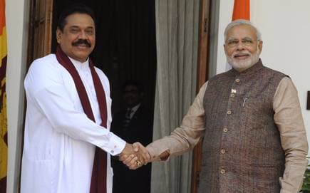 पीएम मोदी ने महिद्रा राजपक्षे से की बात कहा, श्रीलंका के साथ संबंधो को प्राथमिकता देता है भारत