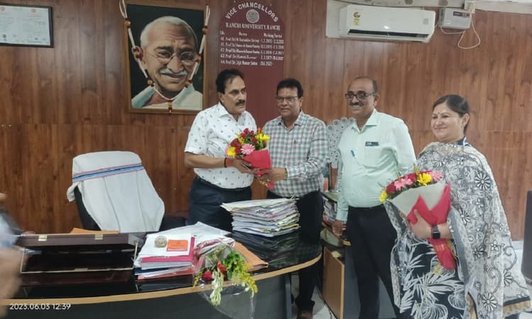 विनोबा भावे यूनिवर्सिटी का प्रभार ग्रहण कर बोले आरयू के वीसी प्रो अजीत कुमार सिन्हा, ये होगी प्राथमिकता