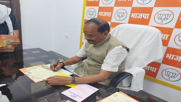 झारखंड के पूर्व सीएम रघुवर दास ने समर्पण निधि में डेढ़ लाख का किया सहयोग, बोले- श्री राम मंदिर निर्माण से भव्य एवं दिव्य भारत का होगा उदय