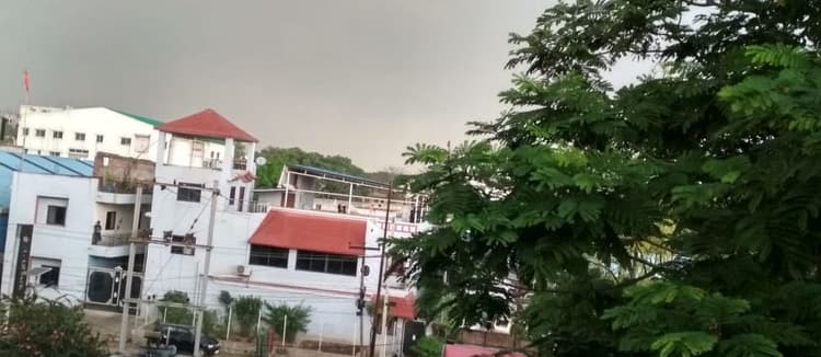 Jharkhand Weather Forecast : झारखंड के इन जिलों में बदलेगा मौसम का मिजाज, हल्की बारिश के साथ वज्रपात की आशंका, पढ़िए मौसम विभाग के वैज्ञानिकों का पूर्वानुमान