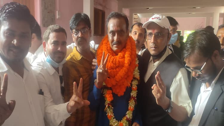 सबसे कम उम्र में हजारीबाग बार एसोसिएशन के अध्यक्ष बने एडवोकेट राजकुमार, चुनावी मैदान में थे 57 उम्मीदवार