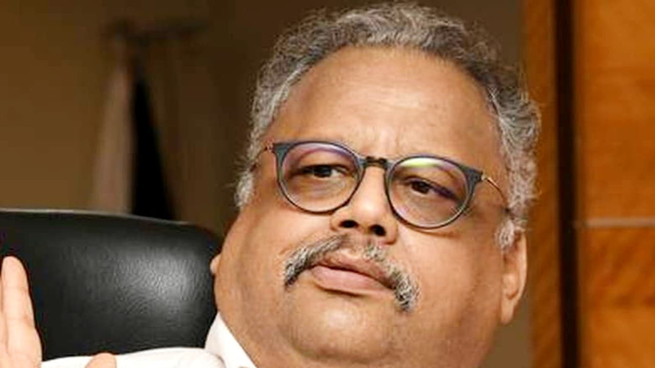 Rakesh Jhunjhunwala के पोर्टफोलियो के इस शेयर ने एक साल में दिया 96 फीसदी का बंपर रिटर्न, निवेश का सुनहरा मौका