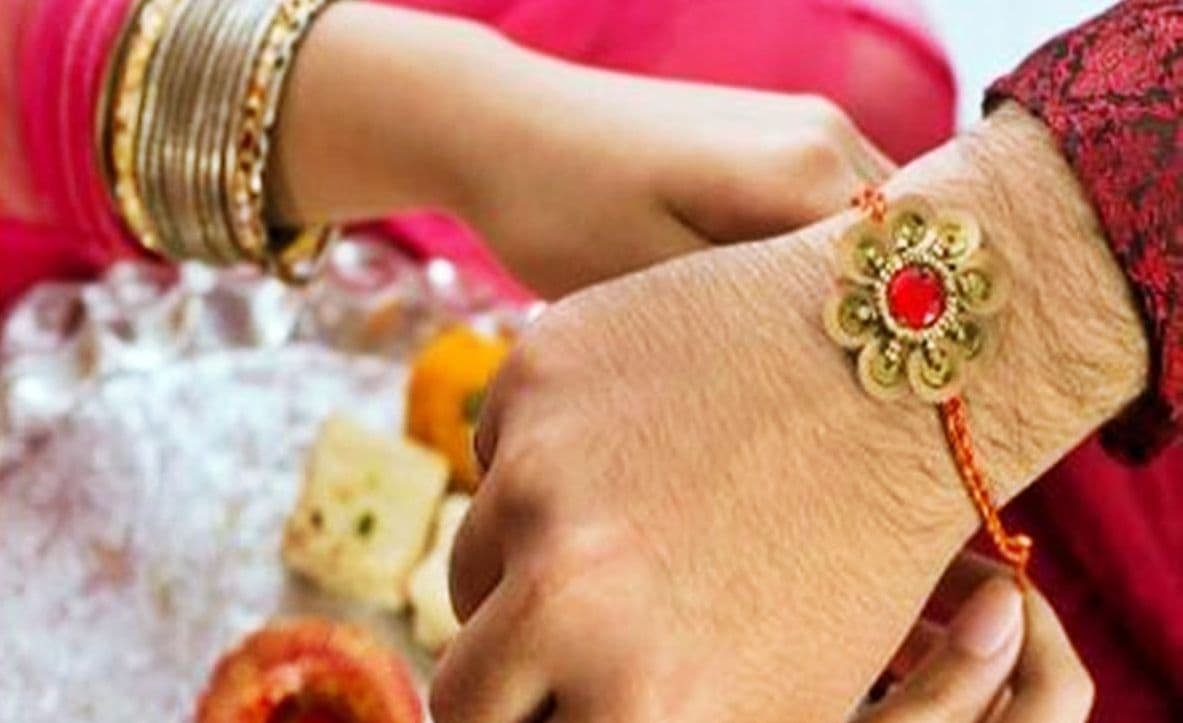 Raksha Bandhan 2023 Date: भद्राकाल में क्यों नहीं बांधी जाती राखी, जानें राखी बांधने का सही समय और शुभ मुहूर्त
