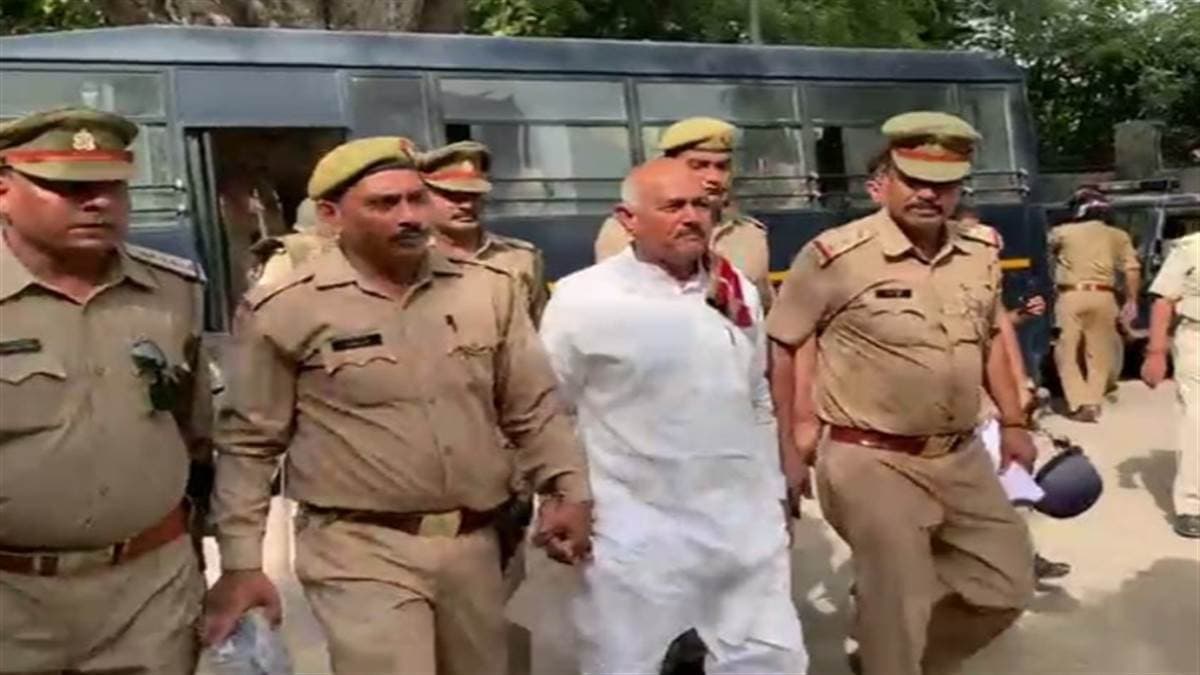 पूर्व सपा विधायक रामेश्वर सिंह यादव पर आय से अधिक संपत्ति का मामला दर्ज, विजिलेंस की रिपोर्ट पर हुई कार्रवाई