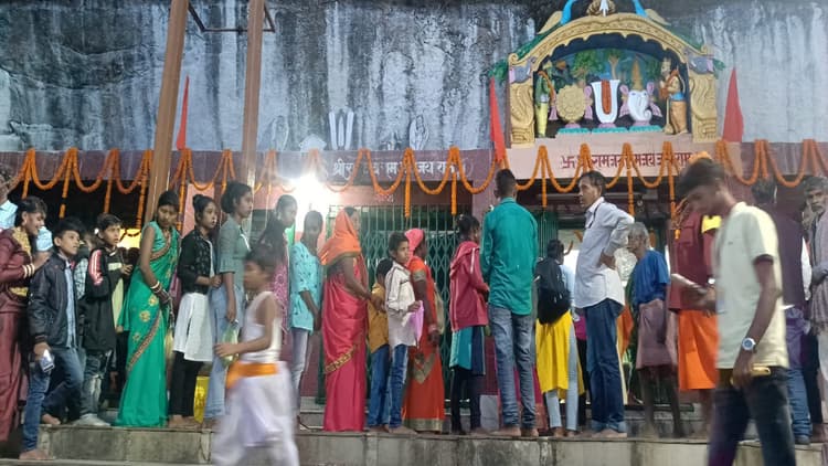 Kartik Purnima 2021: सिमडेगा के रामरेखा धाम में 70 हजार श्रद्धालुओं ने की पूजा अर्चना,कई राज्यों से पहुंचे लोग