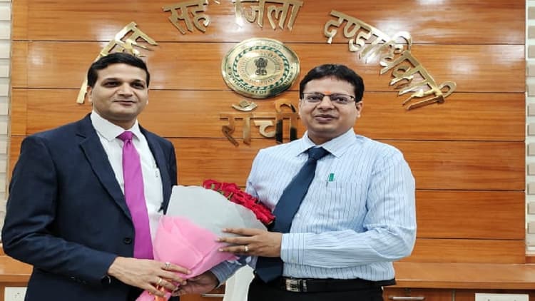 Jharkhand News: राहुल कुमार सिन्हा ने रांची के नये DC का संभाला पदभार, 2011 बैच के हैं IAS अधिकारी