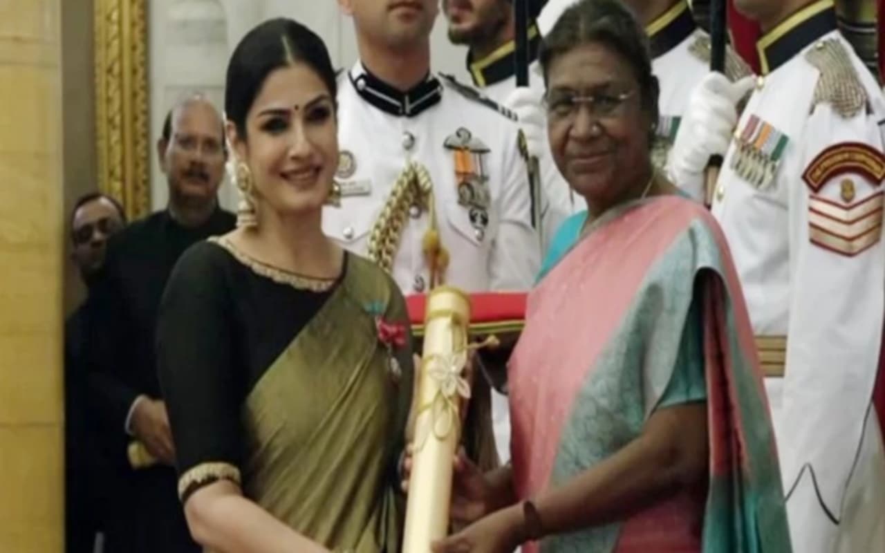 Padma Awards: रवीना टंडन और एमएम कीरवानी को मिला पद्मश्री पुरस्कार, राष्ट्रपति द्रौपदी मुर्मू ने किया सम्मानित