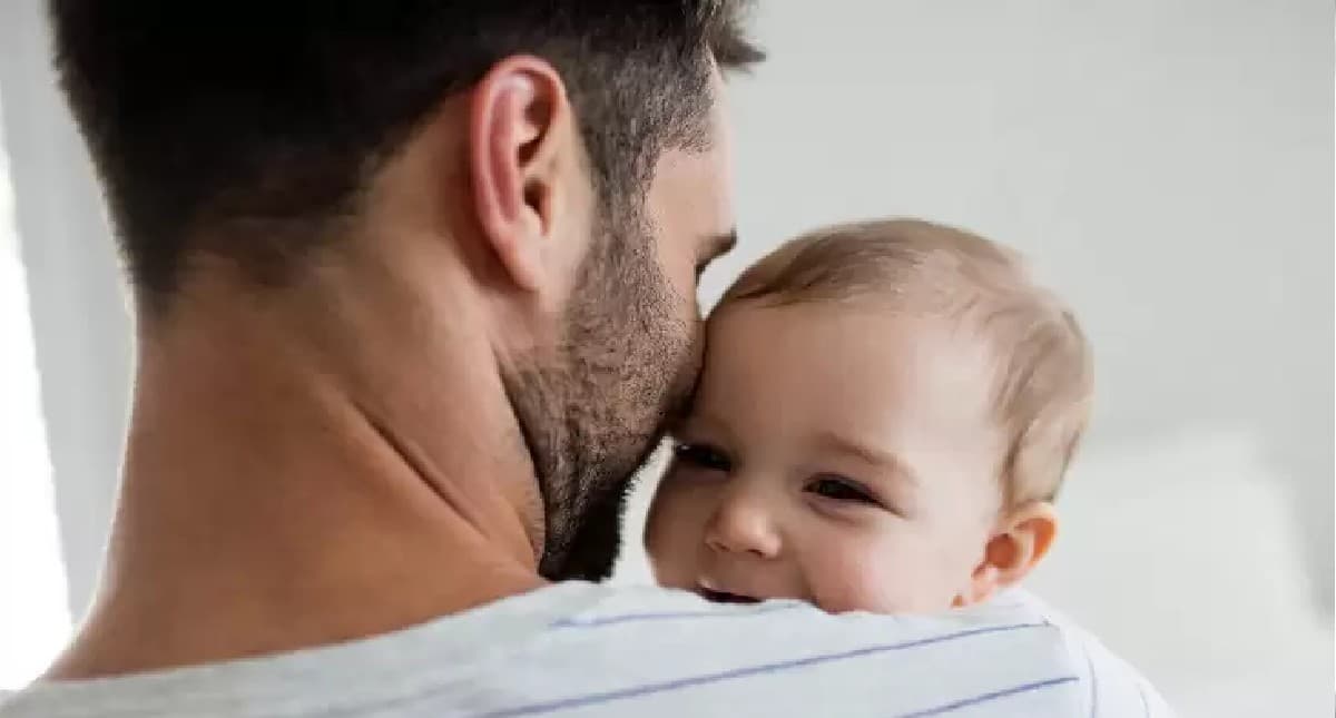 Right Age To Become A Father:ये आदतें तोड़ सकती हैं पापा बनने का सपना,जानें क्या है पिता बनने की सही उम्र